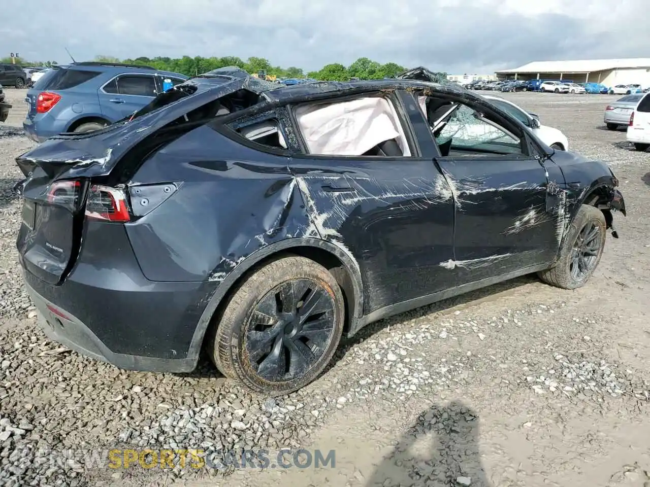 3 Photograph of a damaged car 7SAYGDEEXRA324517 TESLA MODEL Y 2024
