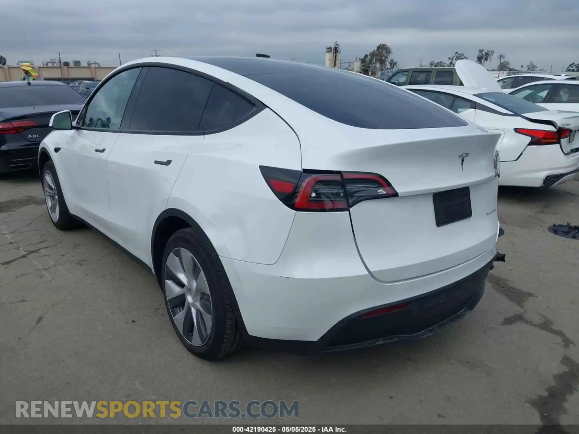 3 Photograph of a damaged car 7SAYGDEEXRF059620 TESLA MODEL Y 2024