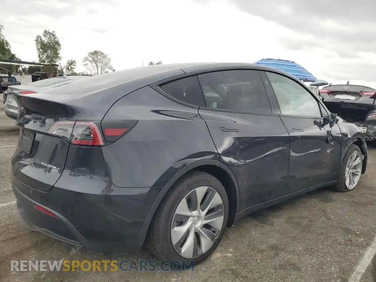 3 Photograph of a damaged car 7SAYGDEEXRF071427 TESLA MODEL Y 2024