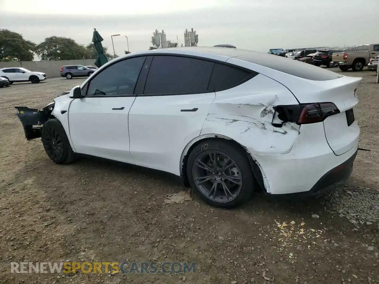 2 fotografías del automóvil dañado 7SAYGDEEXRF104913 TESLA MODEL Y 2024