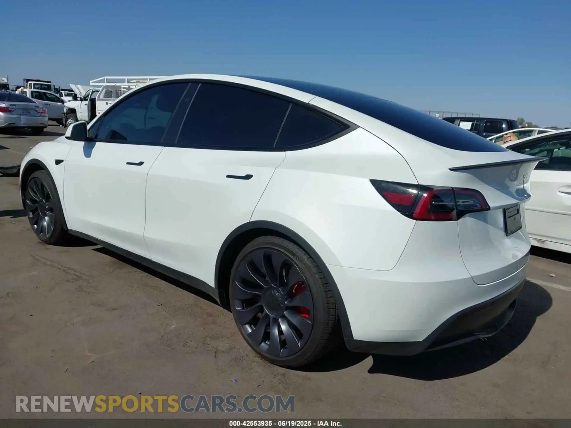 3 Photograph of a damaged car 7SAYGDEF0RF032922 TESLA MODEL Y 2024