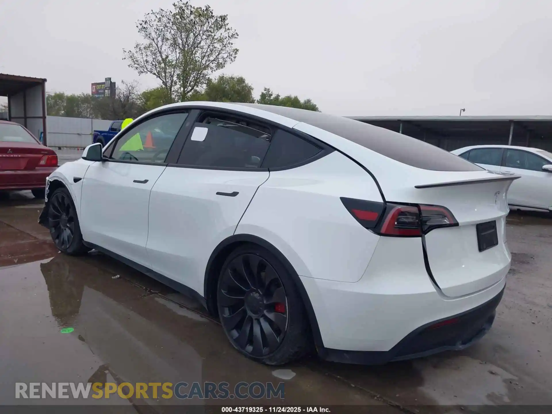 3 fotografías del automóvil dañado 7SAYGDEF1RF052810 TESLA MODEL Y 2024