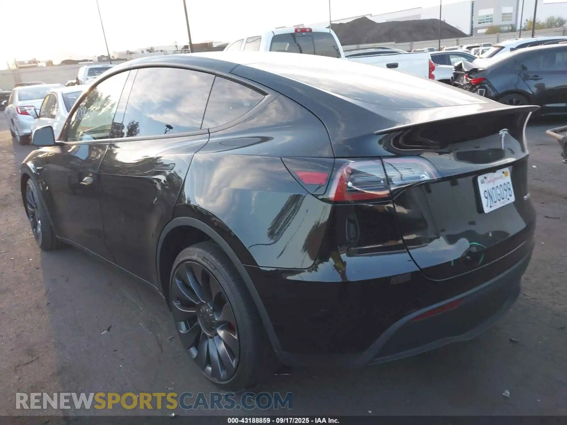 3 Photograph of a damaged car 7SAYGDEF1RF122502 TESLA MODEL Y 2024