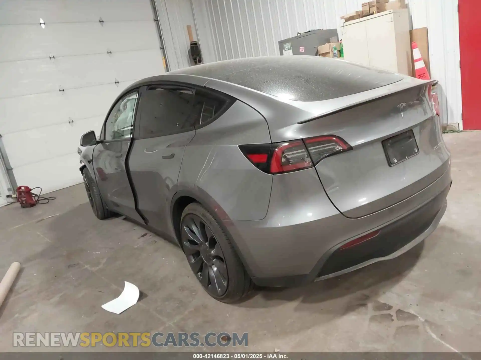 3 Photograph of a damaged car 7SAYGDEF1RF153247 TESLA MODEL Y 2024