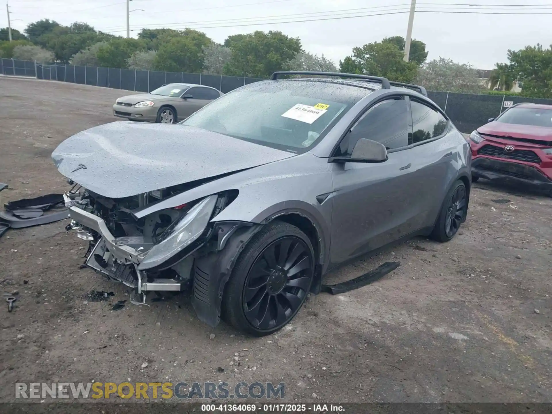2 Photograph of a damaged car 7SAYGDEF2RA295619 TESLA MODEL Y 2024