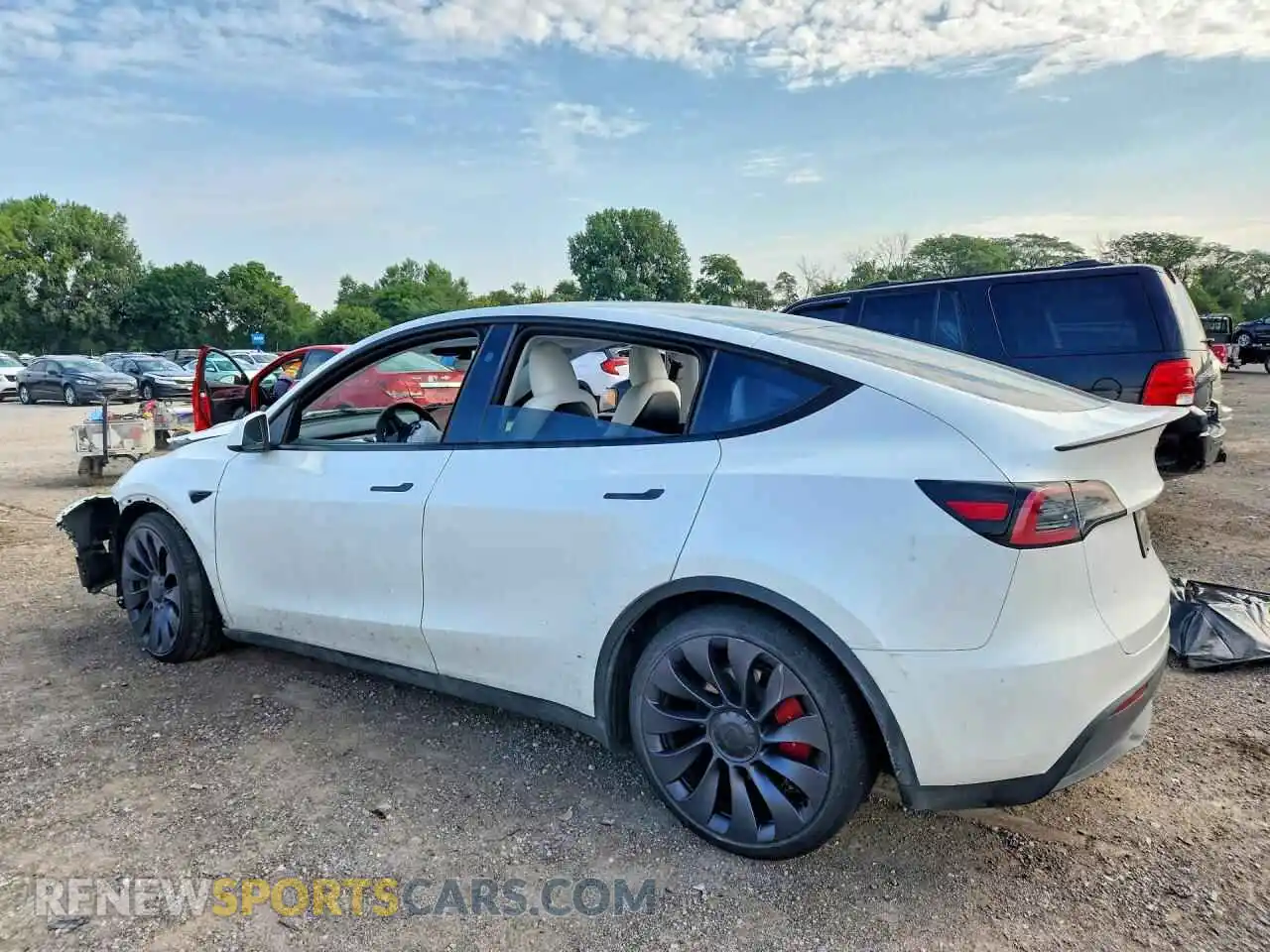 2 Photograph of a damaged car 7SAYGDEF2RA330501 TESLA MODEL Y 2024