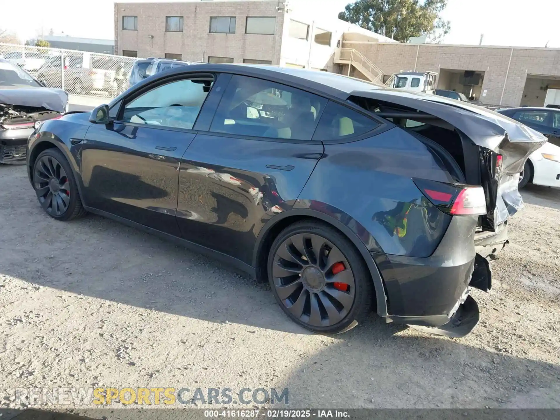 3 Photograph of a damaged car 7SAYGDEF2RF020707 TESLA MODEL Y 2024
