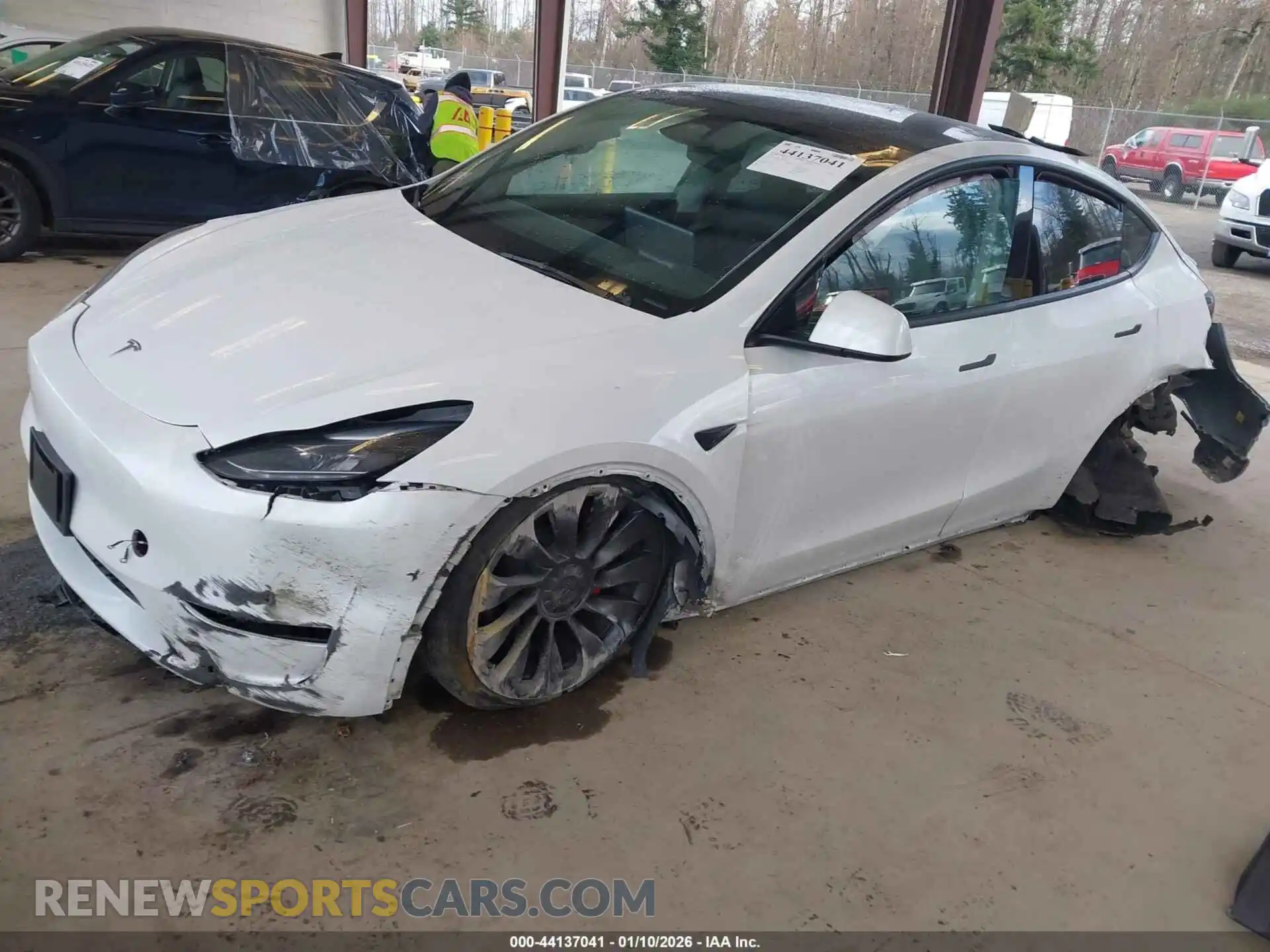 2 Photograph of a damaged car 7SAYGDEF2RF078543 TESLA MODEL Y 2024