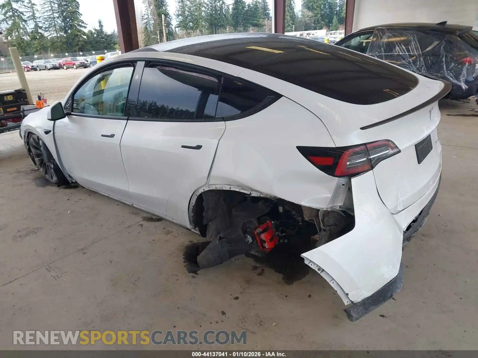 3 Photograph of a damaged car 7SAYGDEF2RF078543 TESLA MODEL Y 2024