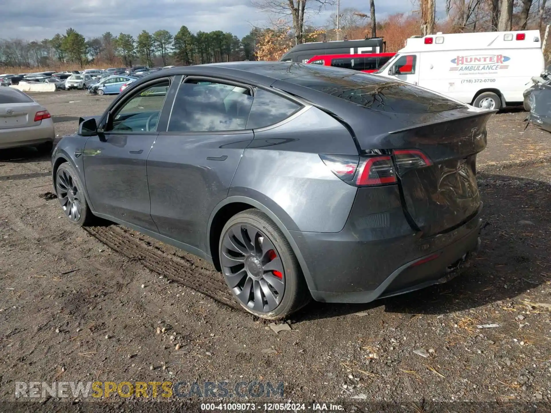 3 Photograph of a damaged car 7SAYGDEF2RF186709 TESLA MODEL Y 2024