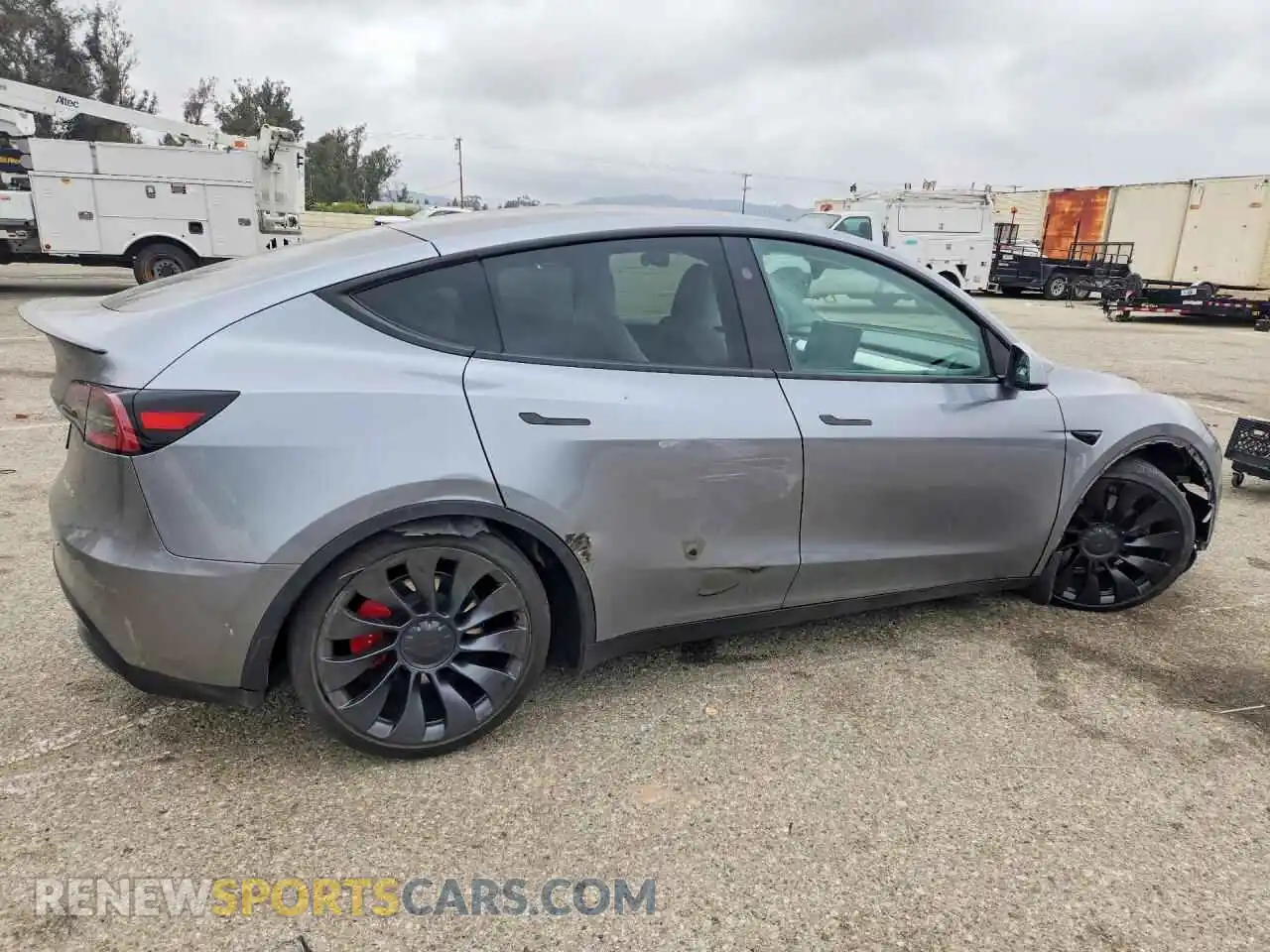 3 Photograph of a damaged car 7SAYGDEF3RA296682 TESLA MODEL Y 2024