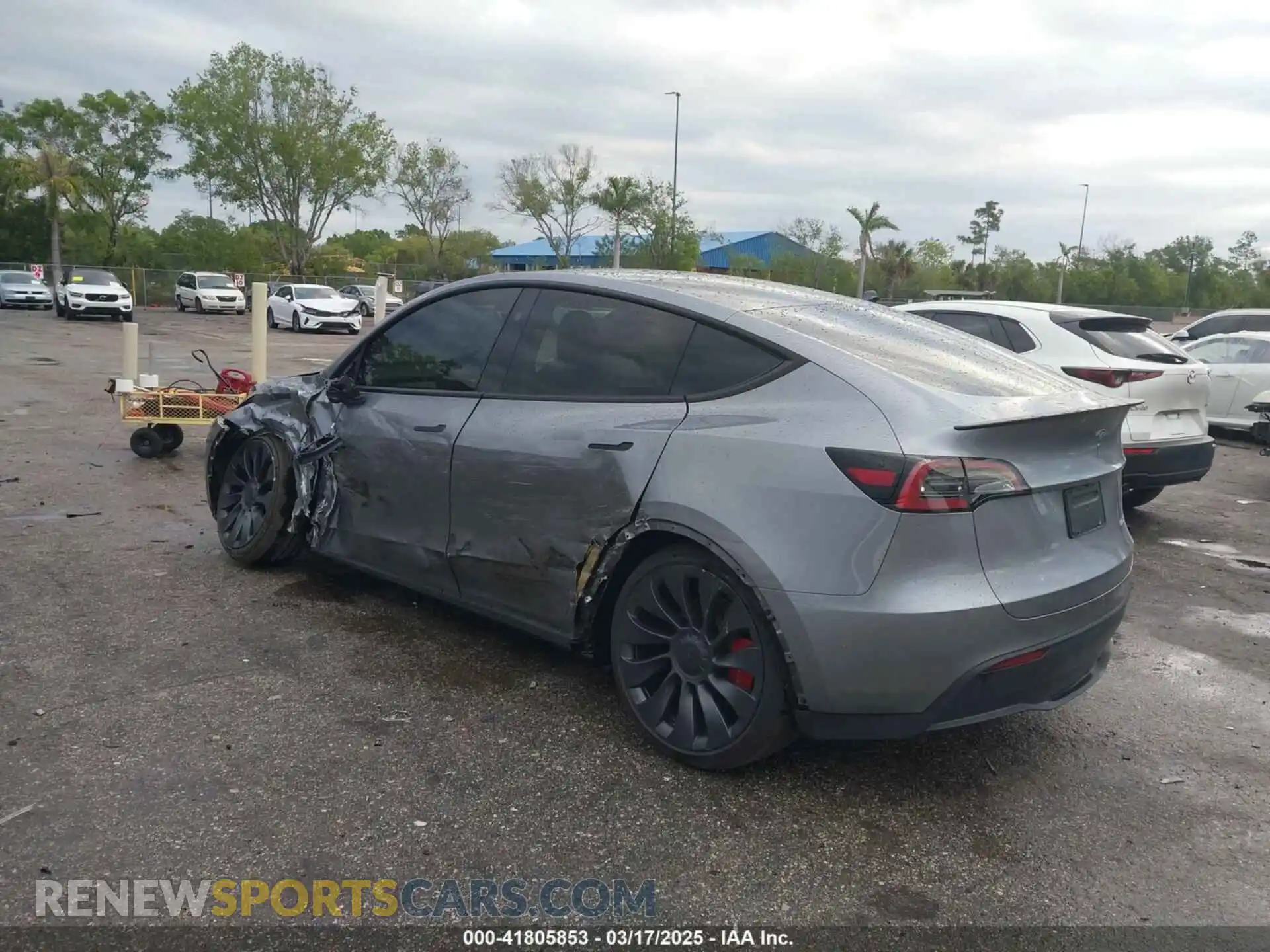3 Photograph of a damaged car 7SAYGDEF3RA307468 TESLA MODEL Y 2024