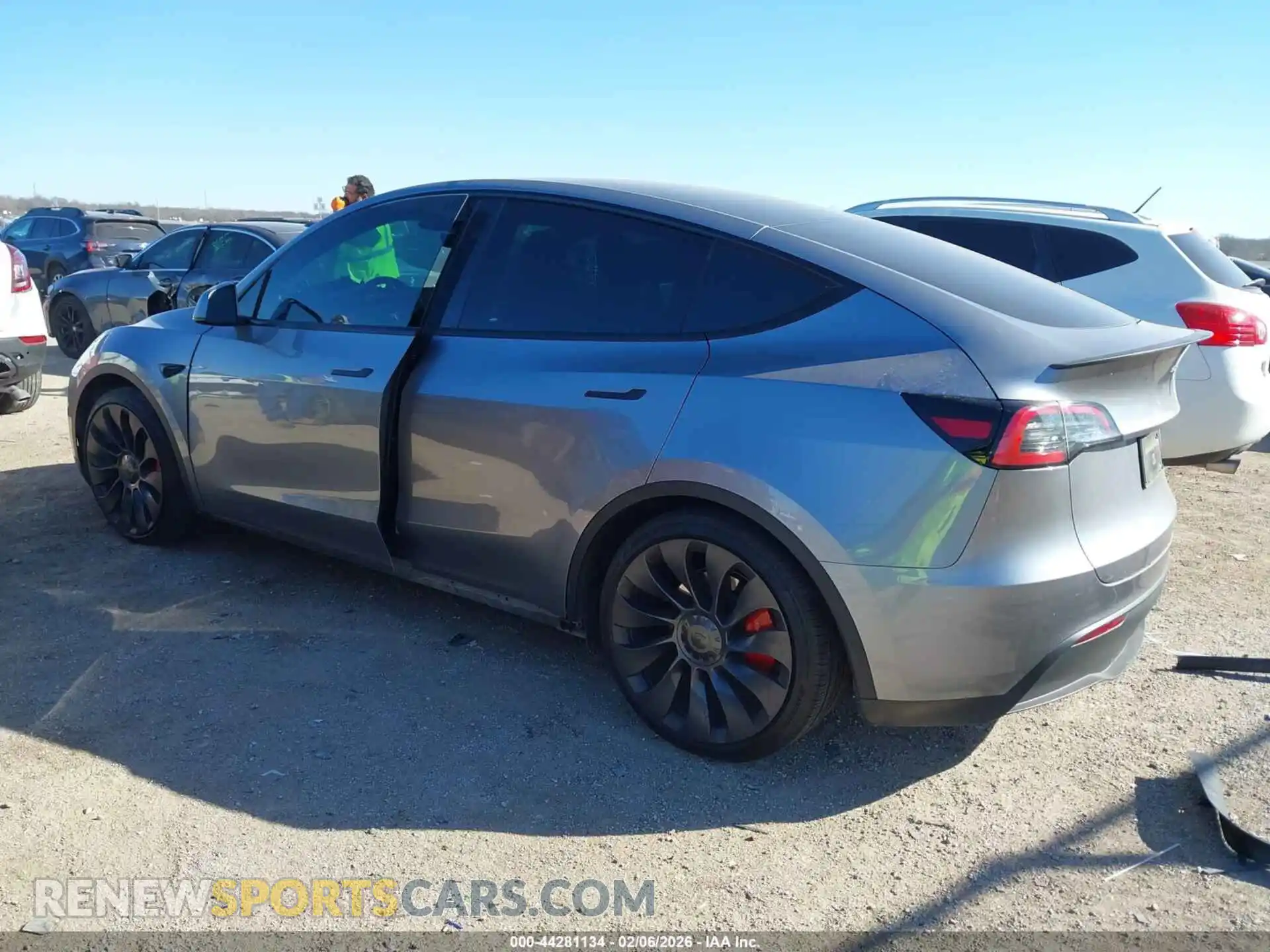 3 Photograph of a damaged car 7SAYGDEF4RA292754 TESLA MODEL Y 2024