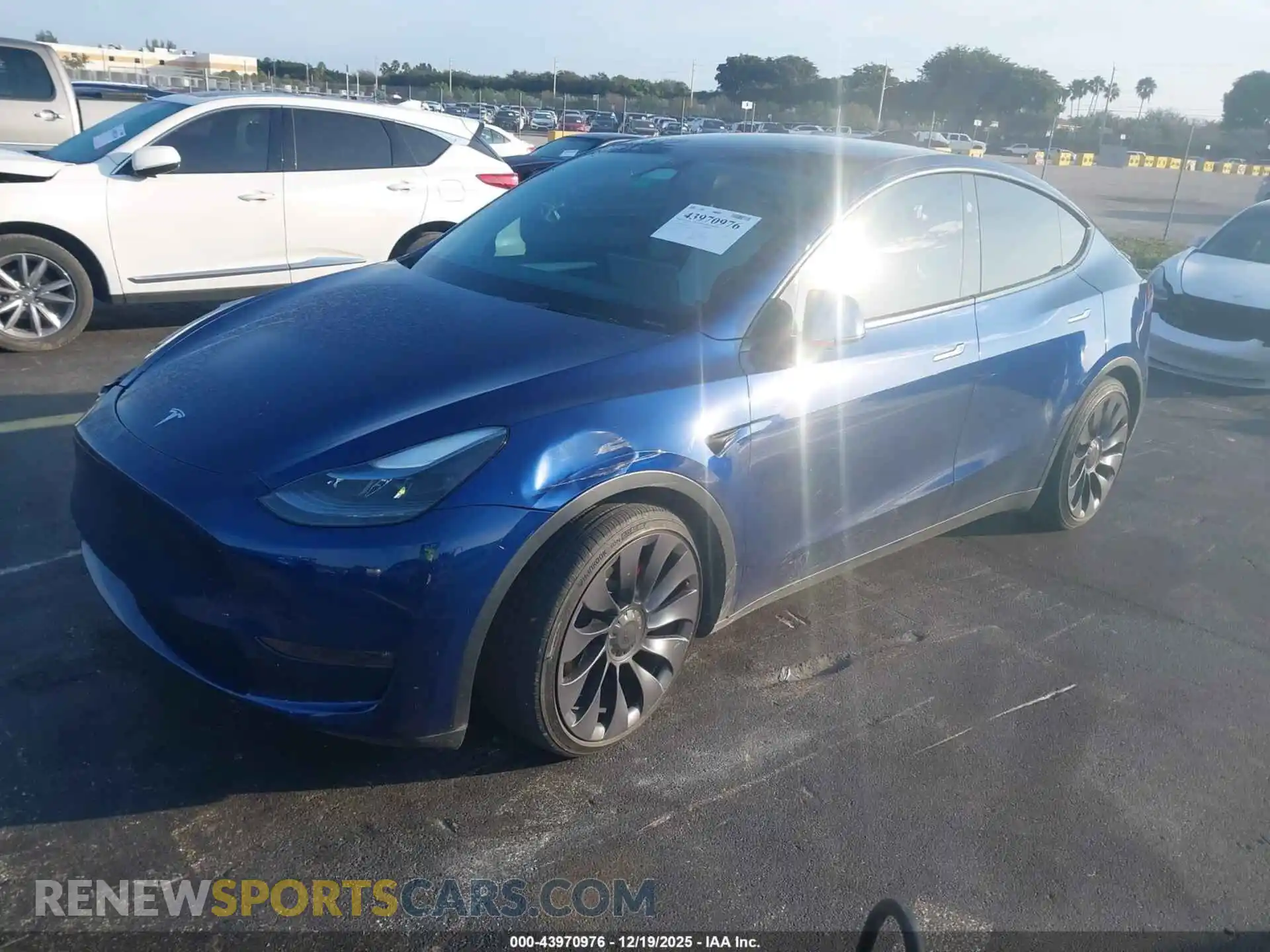 2 Photograph of a damaged car 7SAYGDEF4RA312033 TESLA MODEL Y 2024