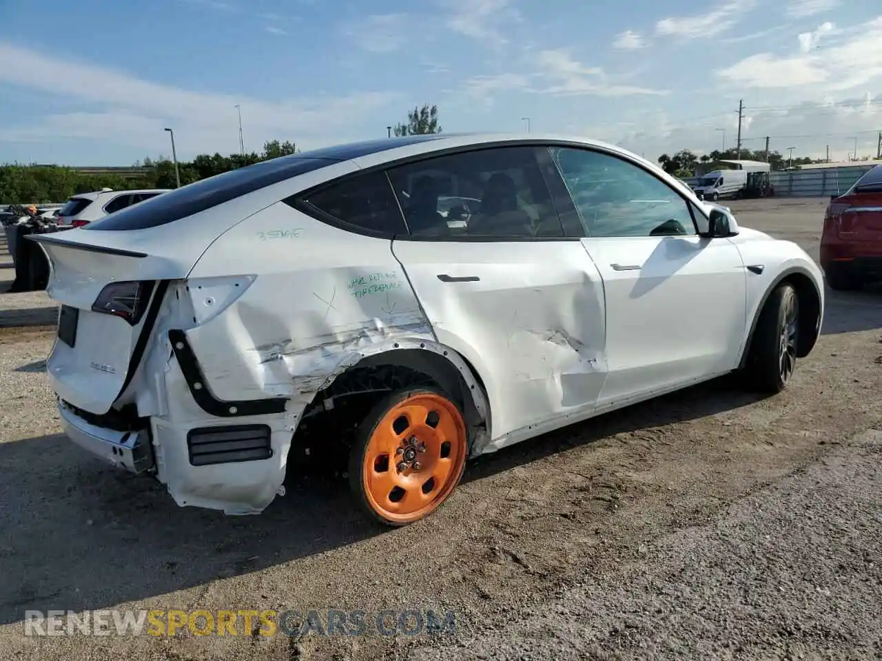 3 Photograph of a damaged car 7SAYGDEF5RA294156 TESLA MODEL Y 2024