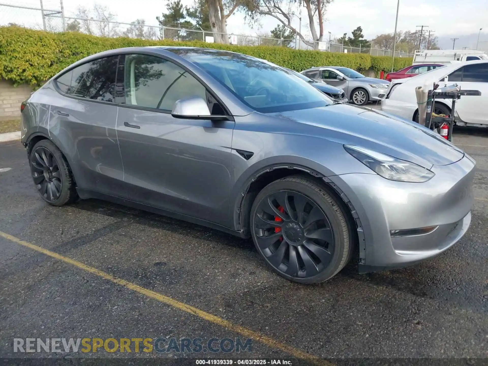 1 Photograph of a damaged car 7SAYGDEF5RA322392 TESLA MODEL Y 2024