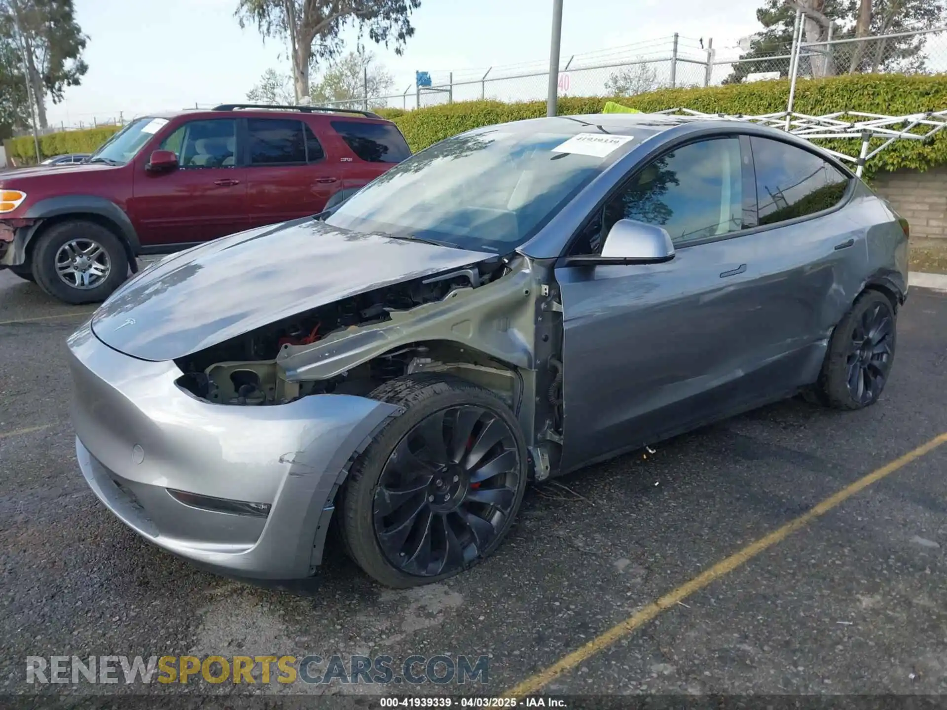 2 Photograph of a damaged car 7SAYGDEF5RA322392 TESLA MODEL Y 2024