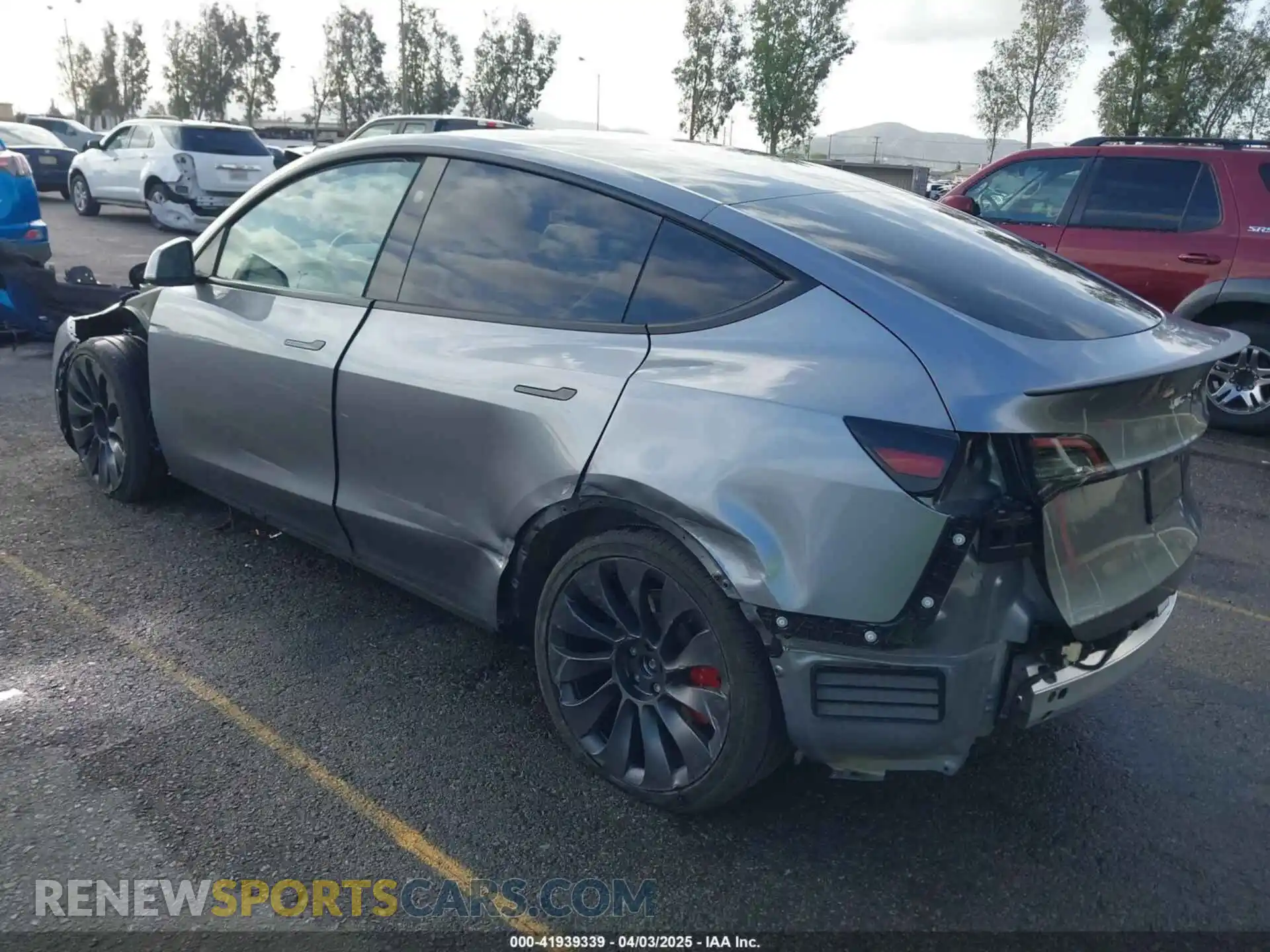 3 Photograph of a damaged car 7SAYGDEF5RA322392 TESLA MODEL Y 2024