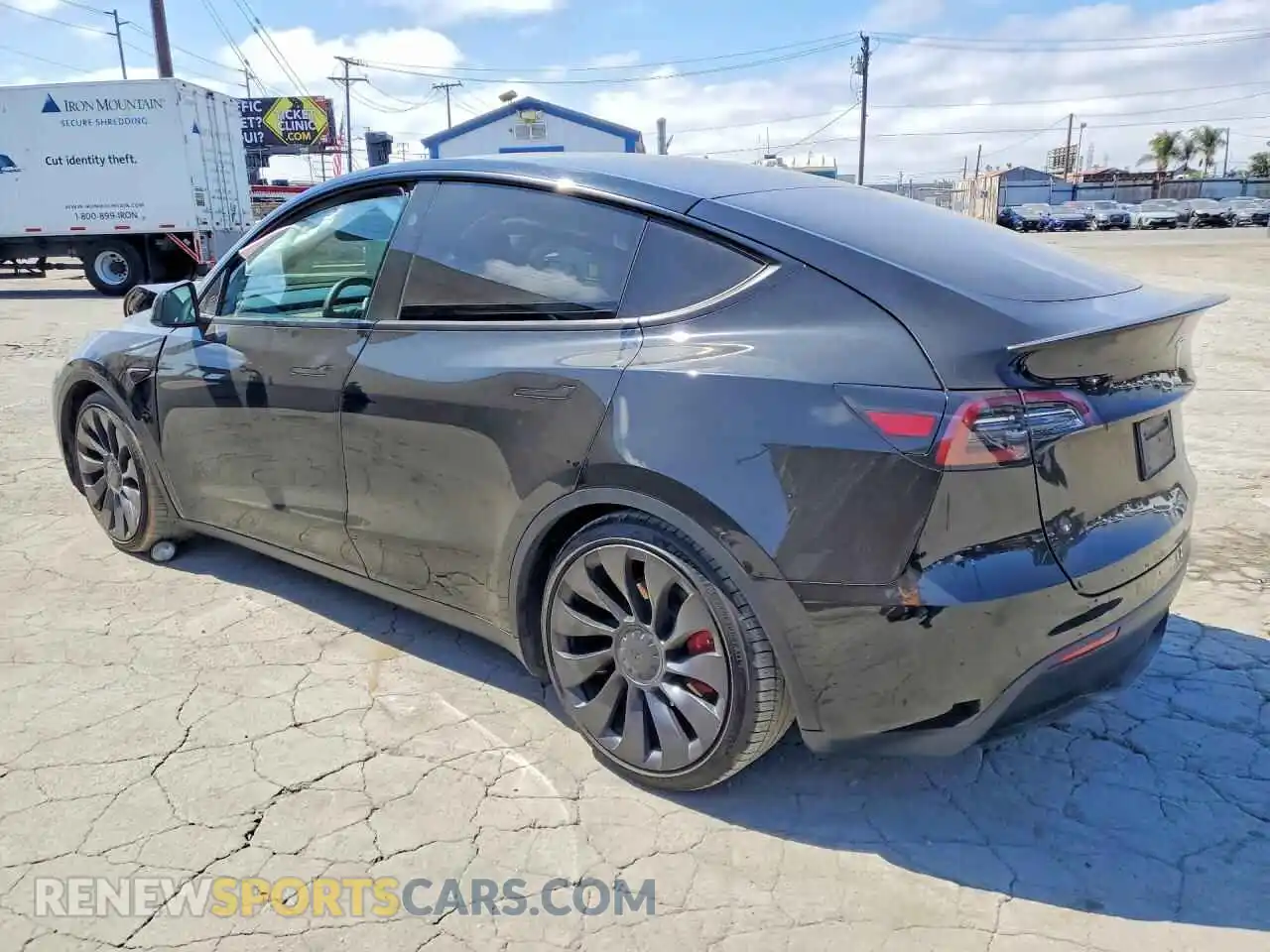 2 fotografías del automóvil dañado 7SAYGDEF5RF035301 TESLA MODEL Y 2024