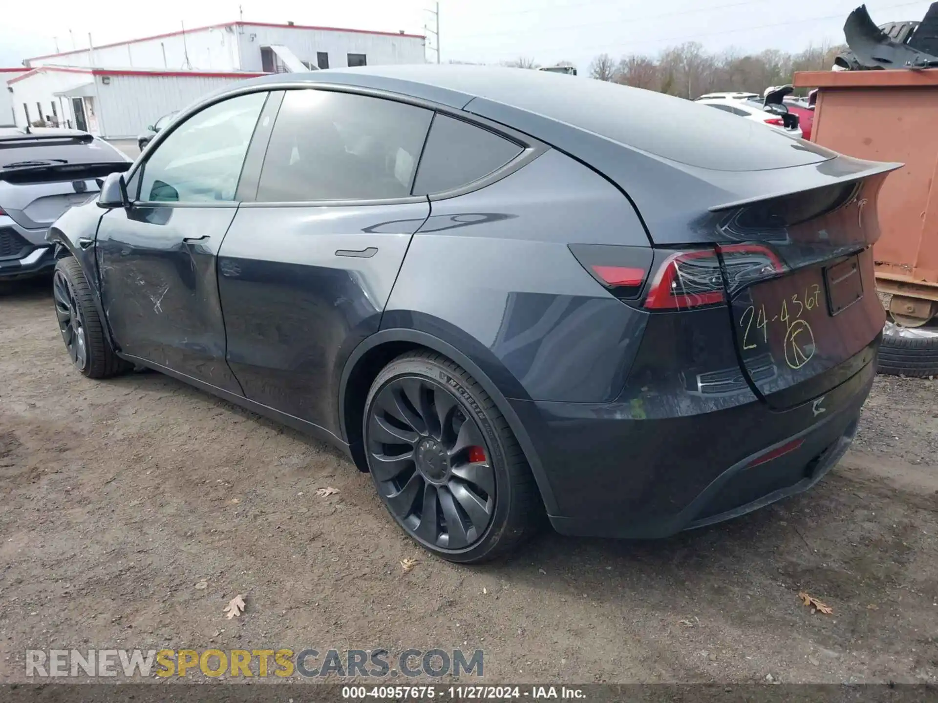 3 Photograph of a damaged car 7SAYGDEF7RA264513 TESLA MODEL Y 2024
