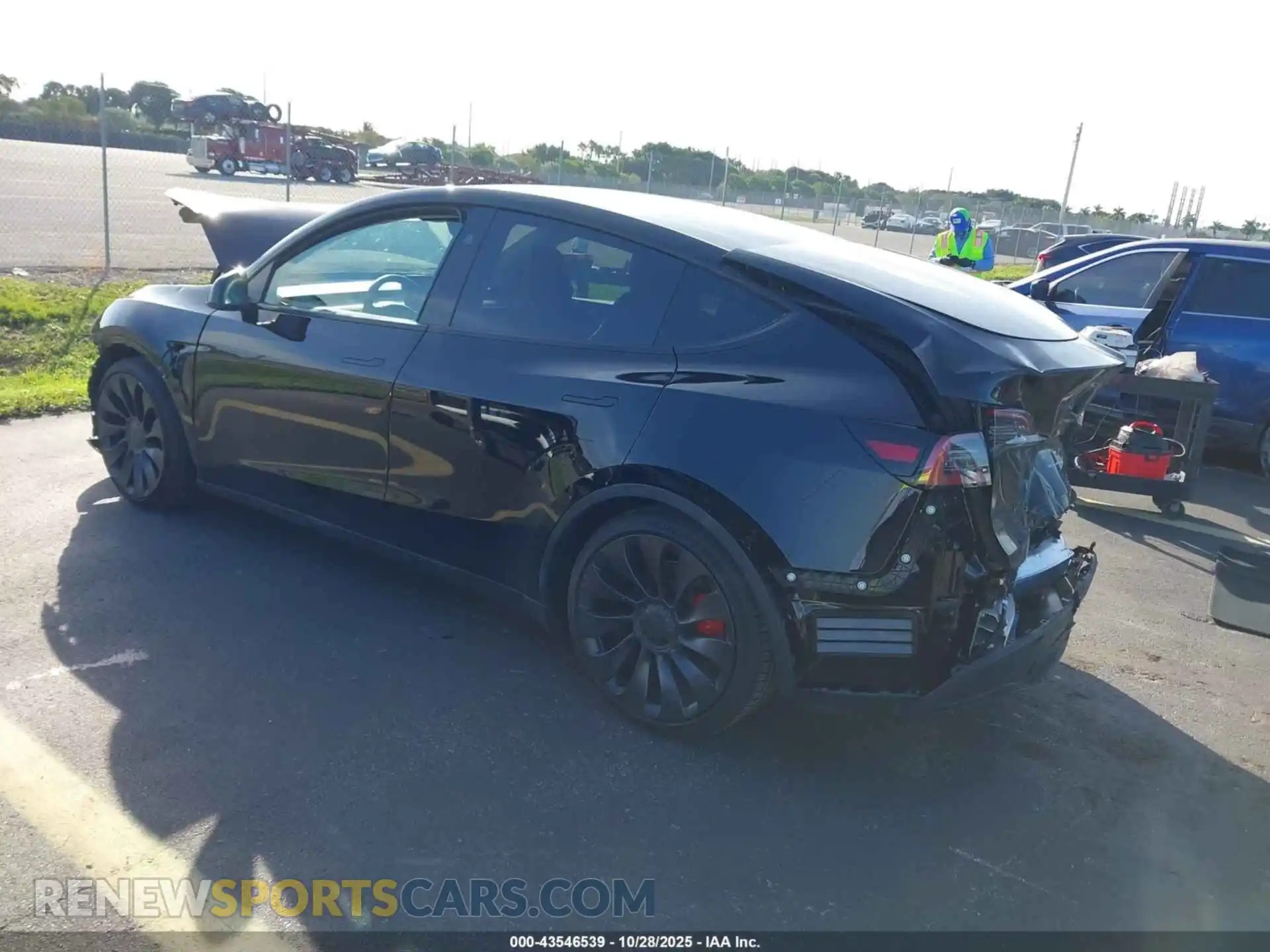 3 Фотография поврежденного автомобиля 7SAYGDEF7RF042587 TESLA MODEL Y 2024