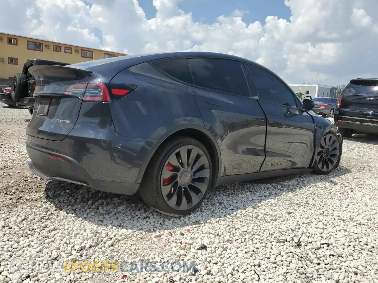 3 Photograph of a damaged car 7SAYGDEF7RF048311 TESLA MODEL Y 2024