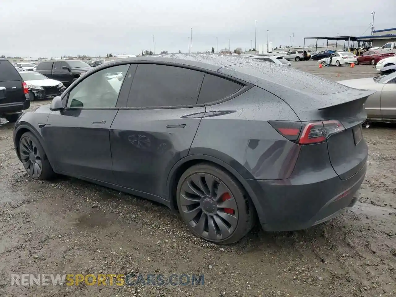 2 fotografías del automóvil dañado 7SAYGDEF7RF077002 TESLA MODEL Y 2024