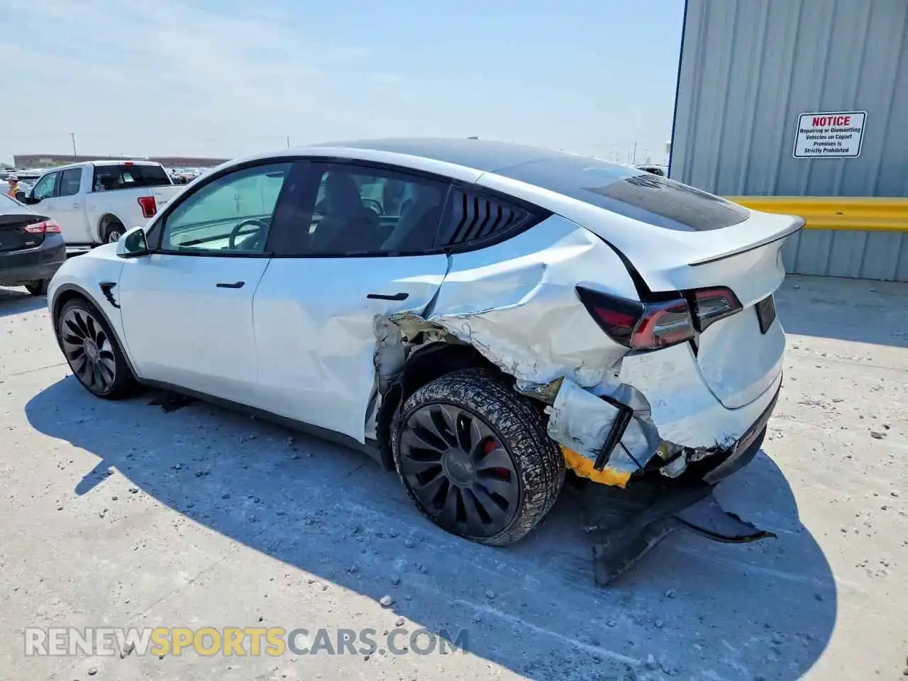 2 fotografías del automóvil dañado 7SAYGDEF8RA257201 TESLA MODEL Y 2024