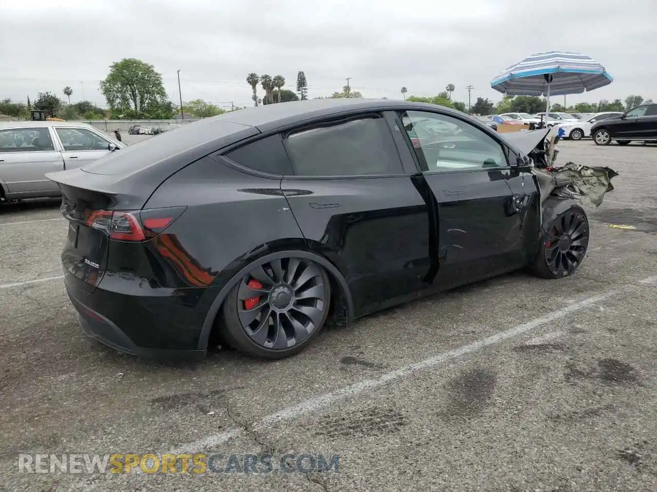 3 Photograph of a damaged car 7SAYGDEF8RA295575 TESLA MODEL Y 2024