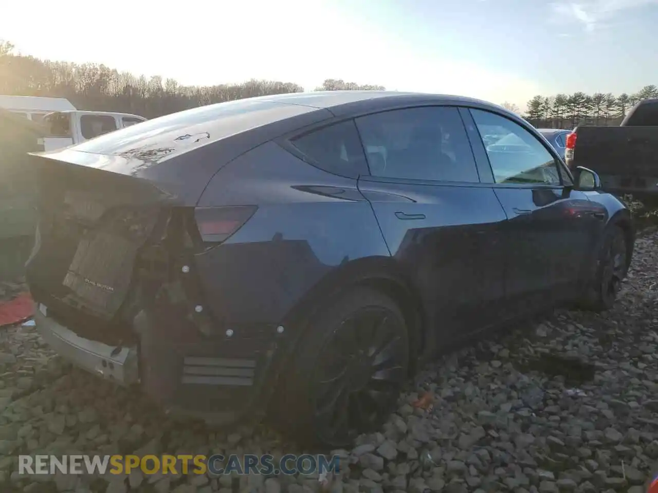 3 Photograph of a damaged car 7SAYGDEF8RA323438 TESLA MODEL Y 2024