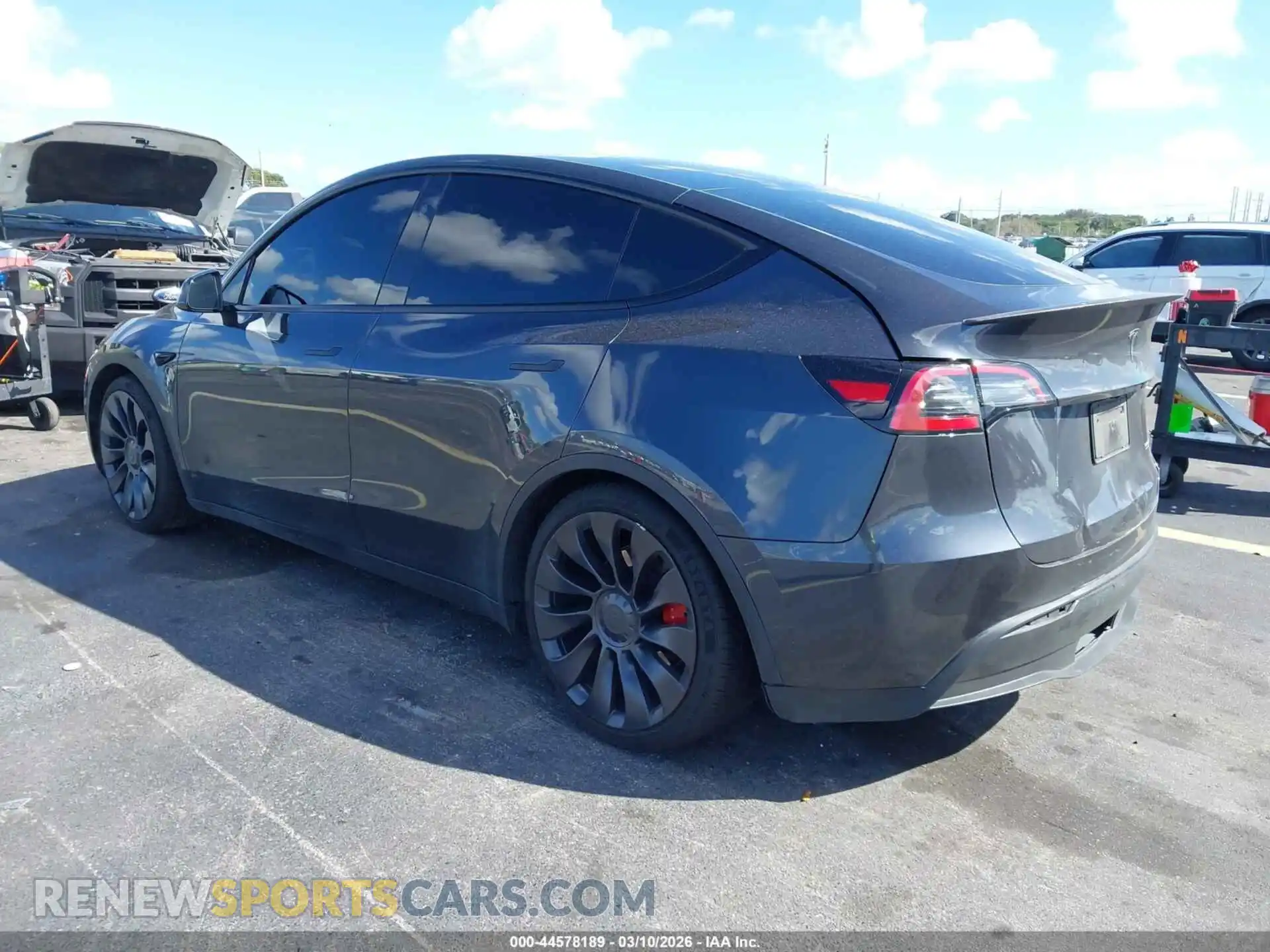 3 Photograph of a damaged car 7SAYGDEF8RF021103 TESLA MODEL Y 2024
