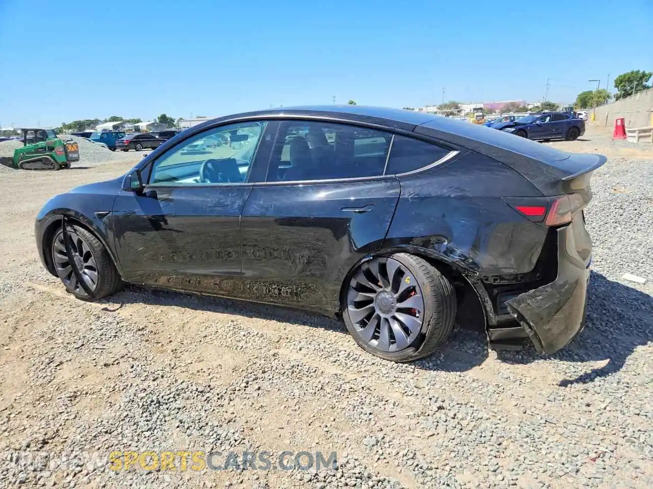 2 fotografías del automóvil dañado 7SAYGDEF8RF132993 TESLA MODEL Y 2024