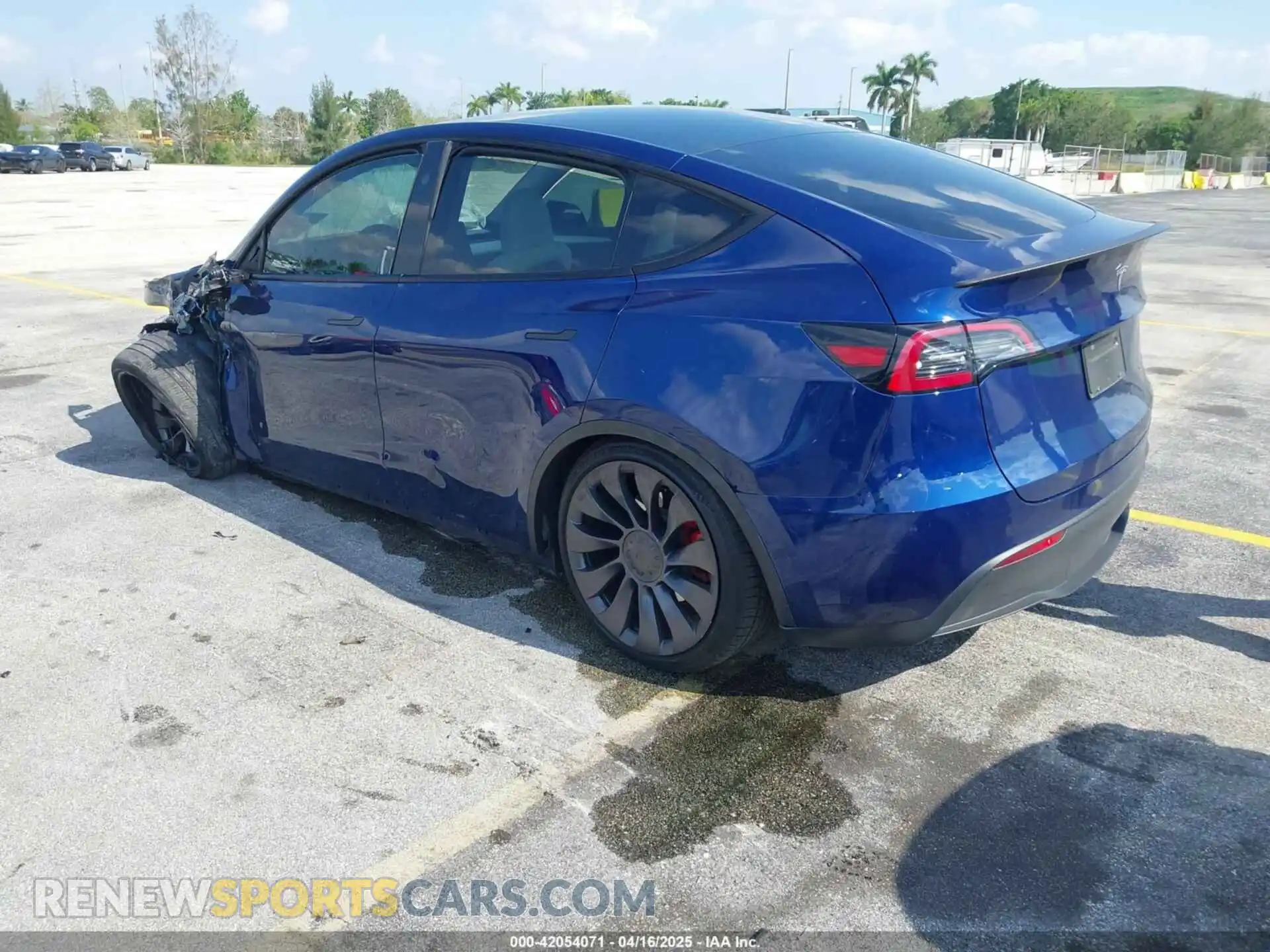 3 Photograph of a damaged car 7SAYGDEF9RA267204 TESLA MODEL Y 2024