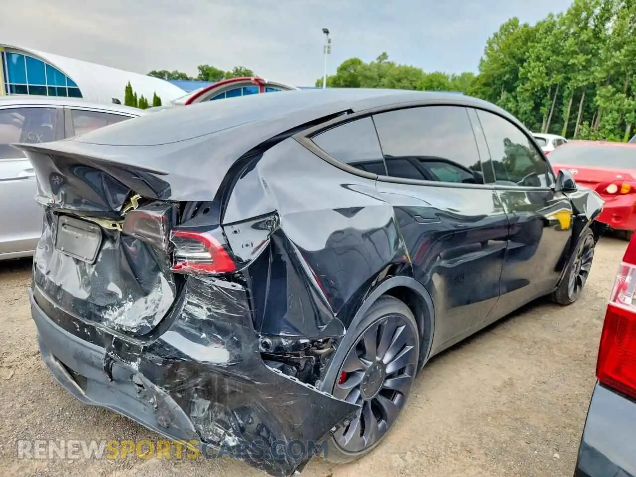 3 Photograph of a damaged car 7SAYGDEF9RA299280 TESLA MODEL Y 2024