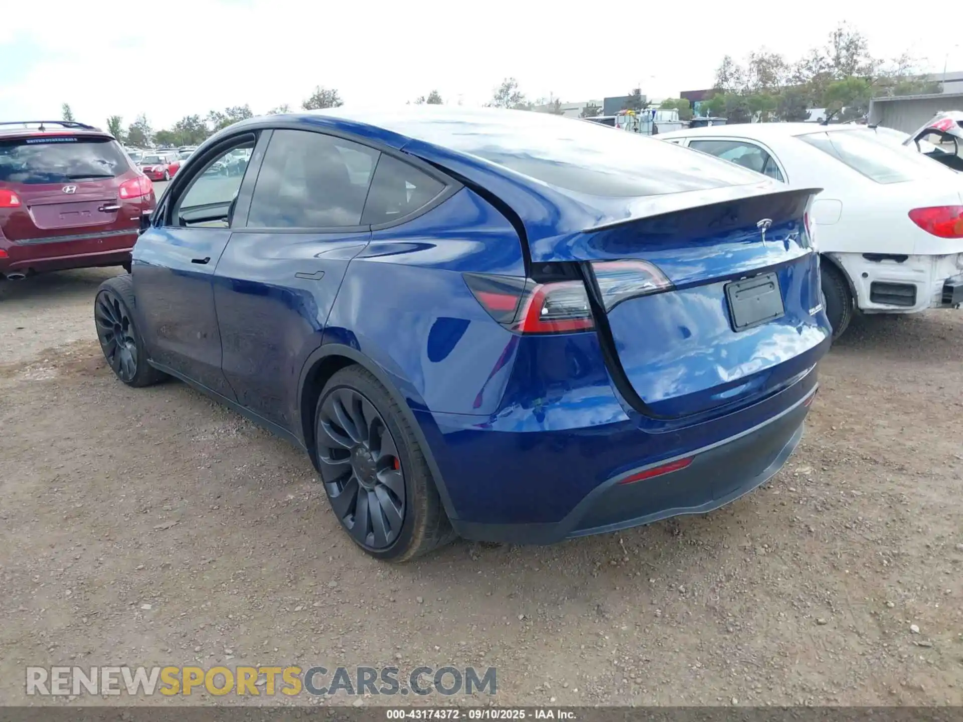 3 Photograph of a damaged car 7SAYGDEF9RF021756 TESLA MODEL Y 2024