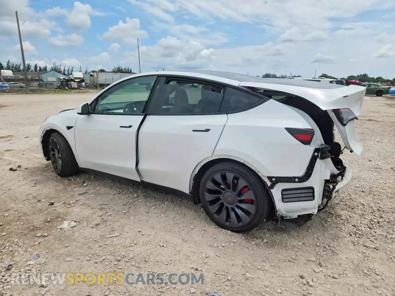 2 fotografías del automóvil dañado 7SAYGDEF9RF040825 TESLA MODEL Y 2024