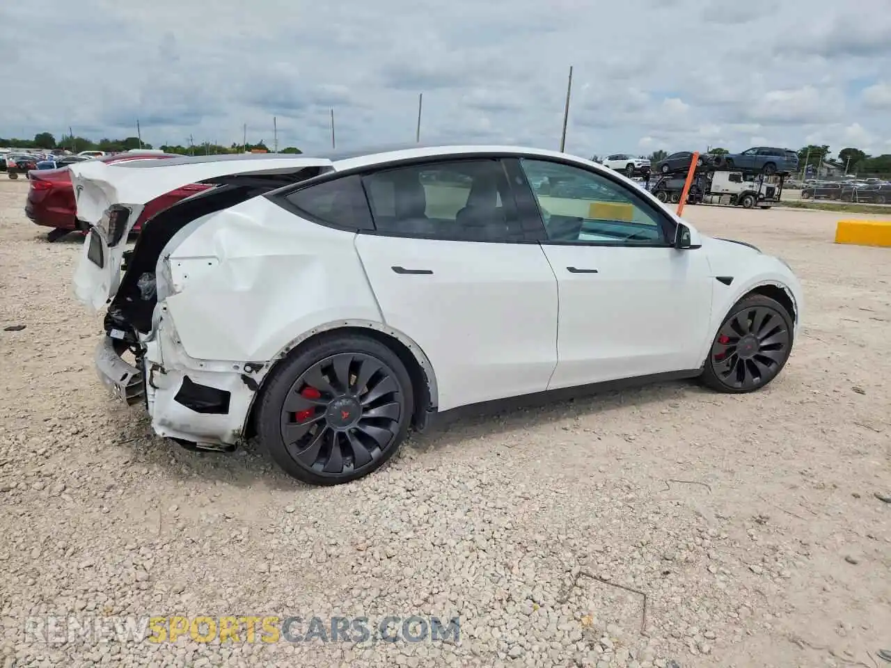 3 fotografías del automóvil dañado 7SAYGDEF9RF040825 TESLA MODEL Y 2024