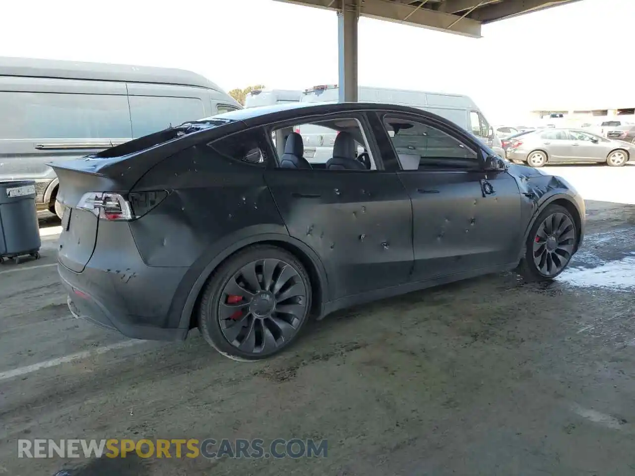3 Photograph of a damaged car 7SAYGDEFXRF037934 TESLA MODEL Y 2024