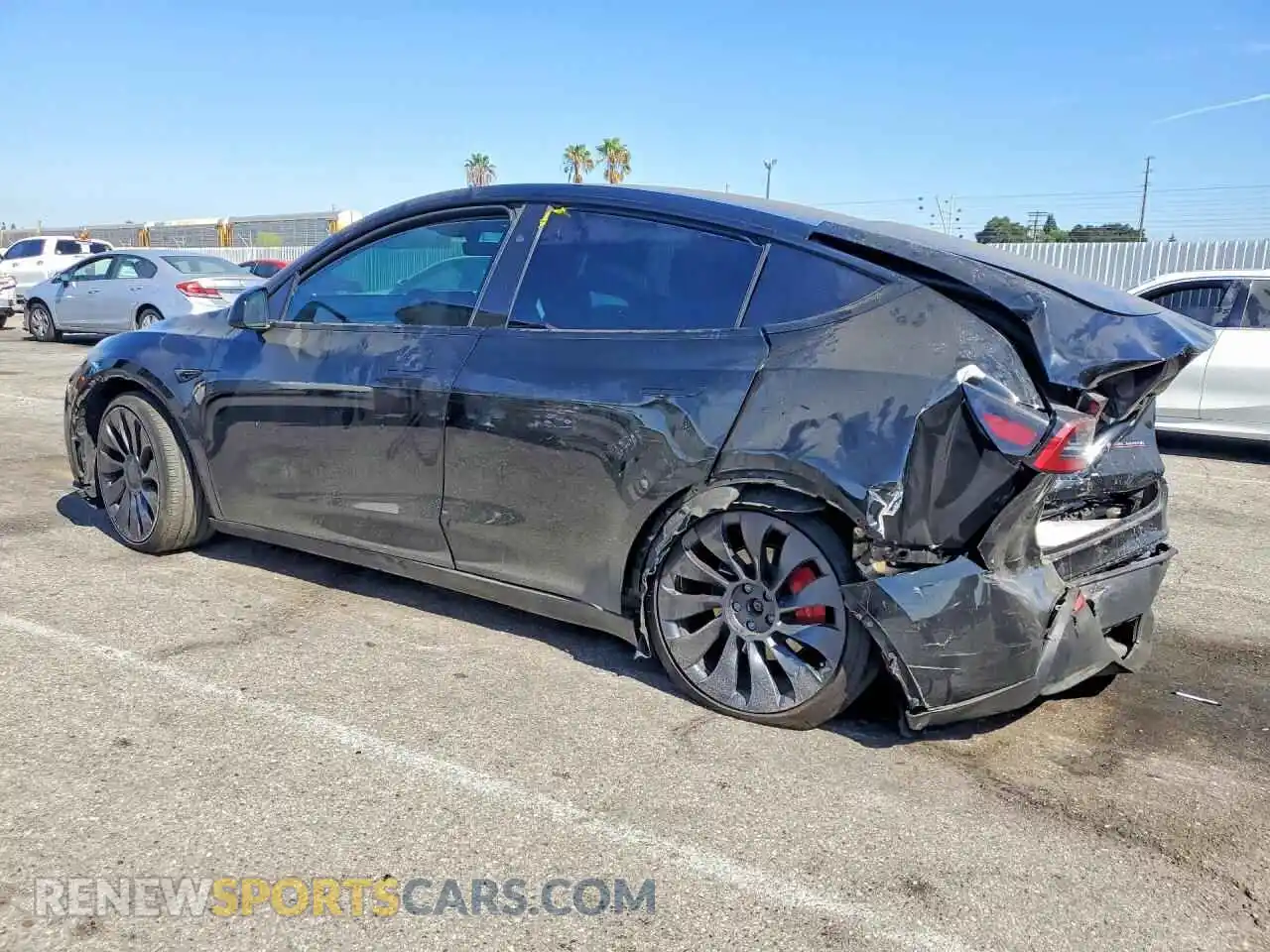 2 Photograph of a damaged car 7SAYGDEFXRF106699 TESLA MODEL Y 2024