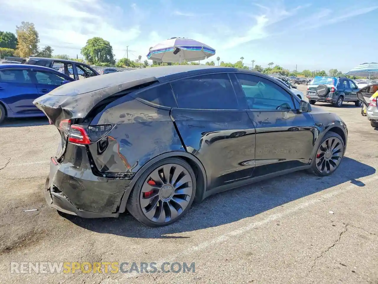 3 Photograph of a damaged car 7SAYGDEFXRF106699 TESLA MODEL Y 2024