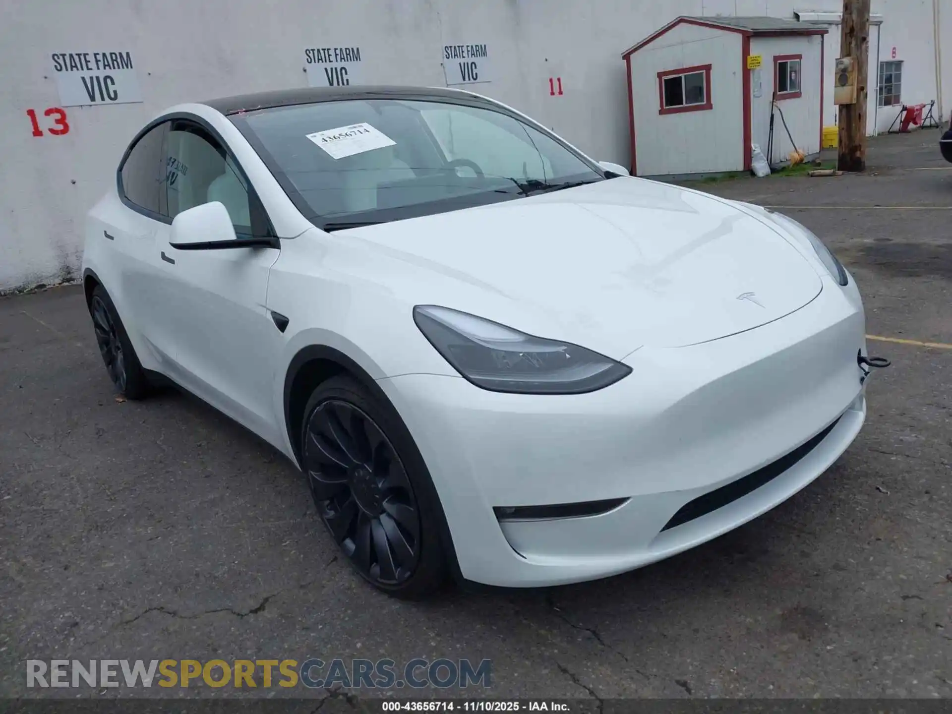 1 Photograph of a damaged car 7SAYGDEFXRF161301 TESLA MODEL Y 2024