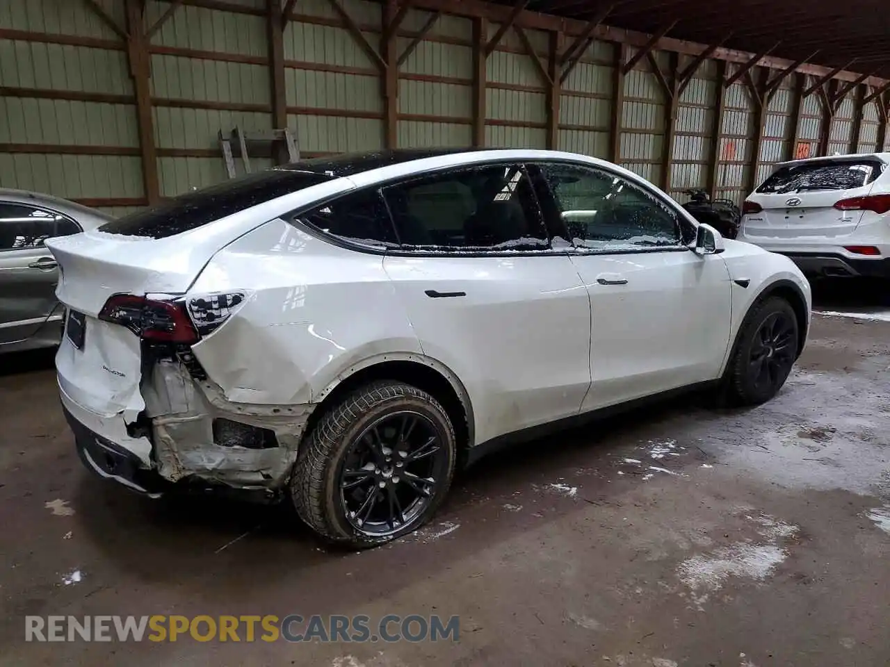 3 Photograph of a damaged car LRWYGDEE0RC670036 TESLA MODEL Y 2024