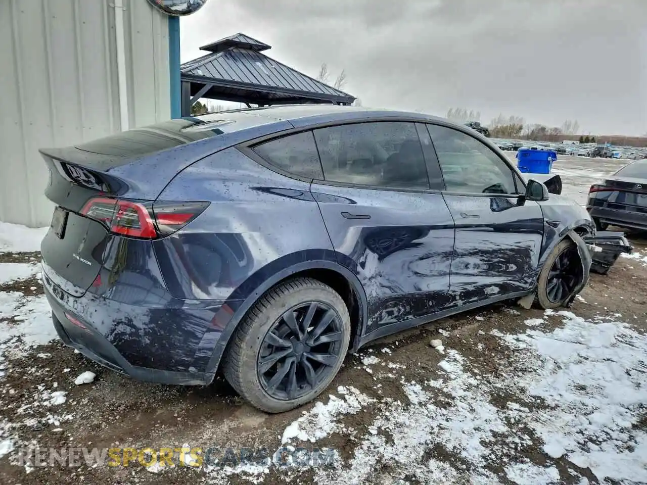 3 Photograph of a damaged car LRWYGDEE1RC670496 TESLA MODEL Y 2024