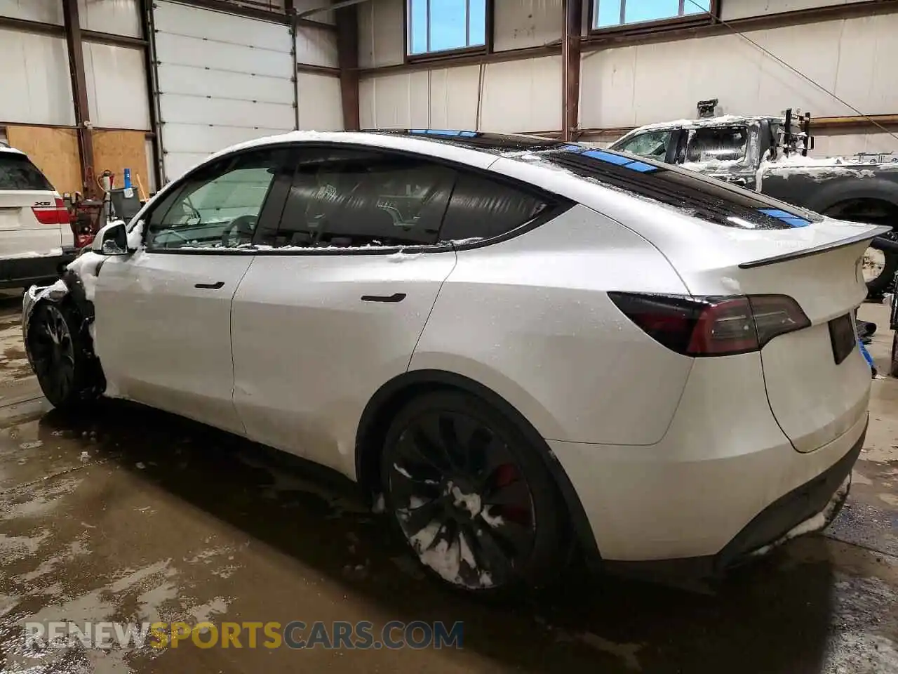 2 Photograph of a damaged car LRWYGDEF1RC662049 TESLA MODEL Y 2024