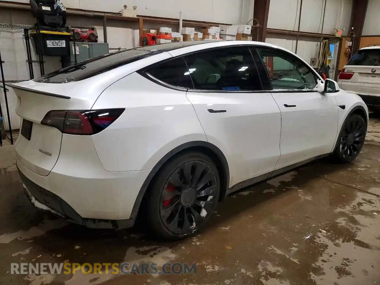 3 Photograph of a damaged car LRWYGDEF1RC662049 TESLA MODEL Y 2024