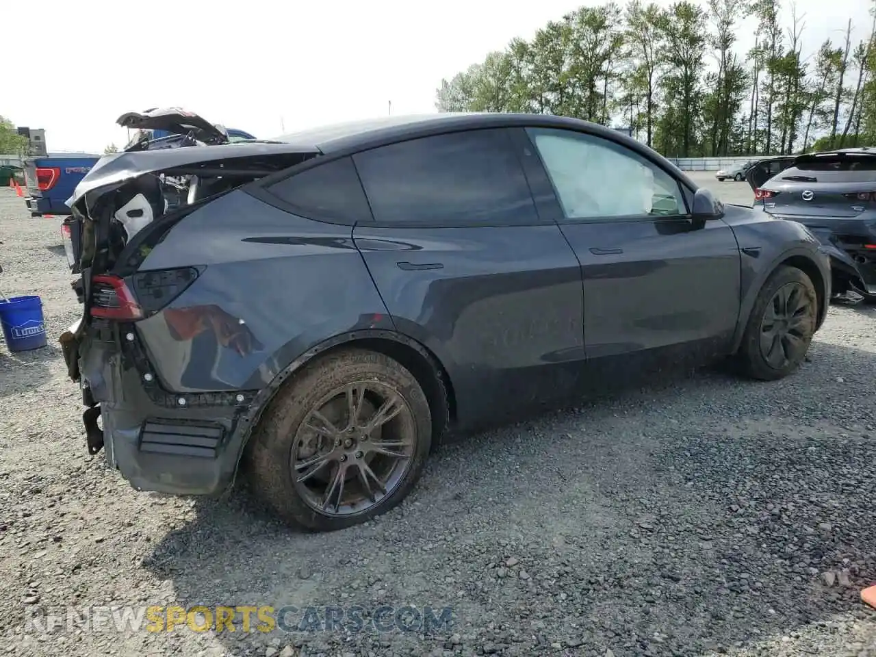 3 Photograph of a damaged car 7SAYGAEE1SF282178 TESLA MODEL Y 2025