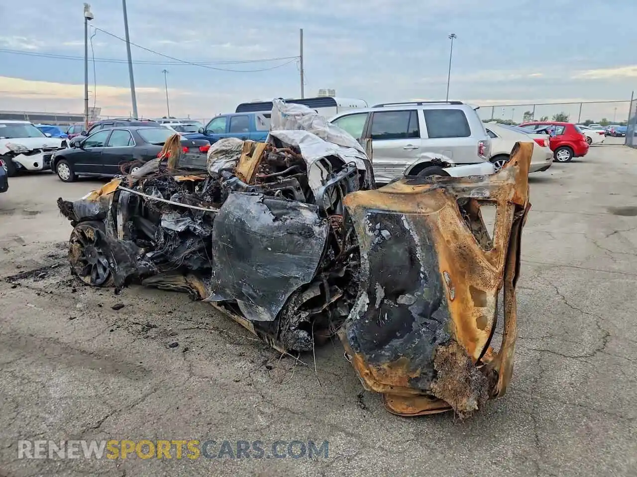 2 fotografías del automóvil dañado 7SAYGAEE2SF272677 TESLA MODEL Y 2025