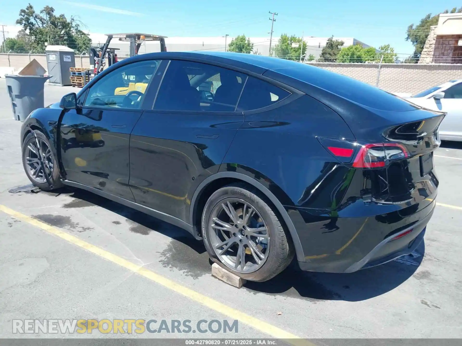 3 Photograph of a damaged car 7SAYGAEE5SF253279 TESLA MODEL Y 2025
