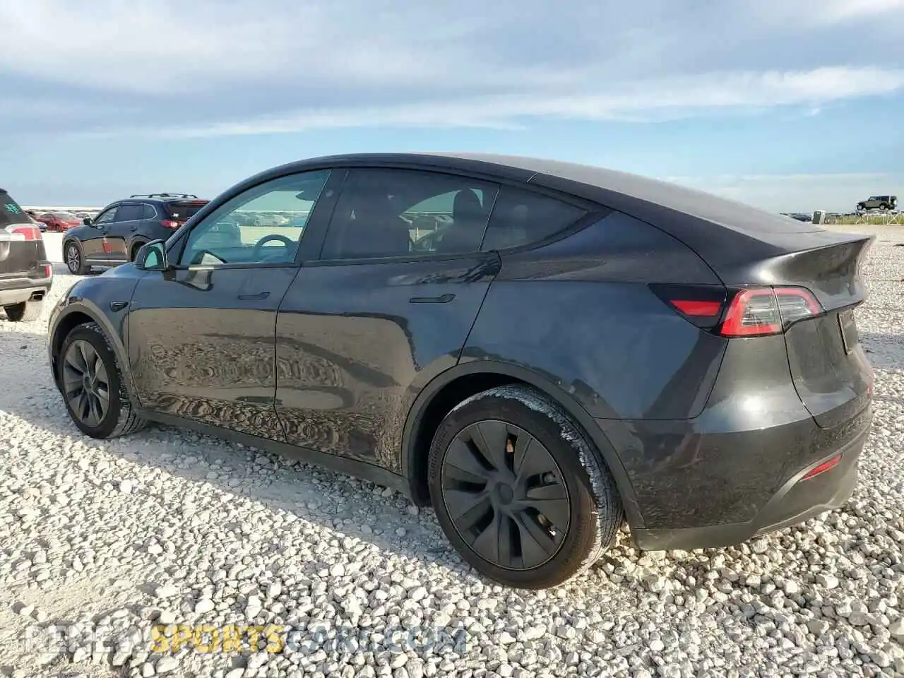 2 fotografías del automóvil dañado 7SAYGAEE5SF287996 TESLA MODEL Y 2025