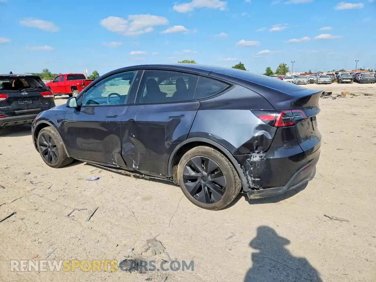 2 fotografías del automóvil dañado 7SAYGAEE6SF272407 TESLA MODEL Y 2025
